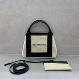 Zivas Charm Elevated Essentials Statement Handbag (Elevated Daily Companion) – Lifestyle Shot