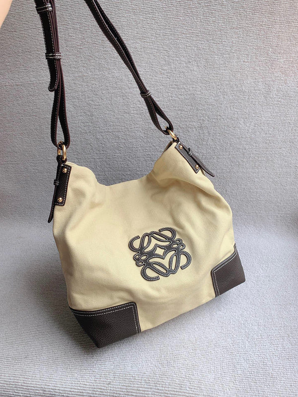 Ziva's Charm handbag – front view (33cm*33cm*16cm)