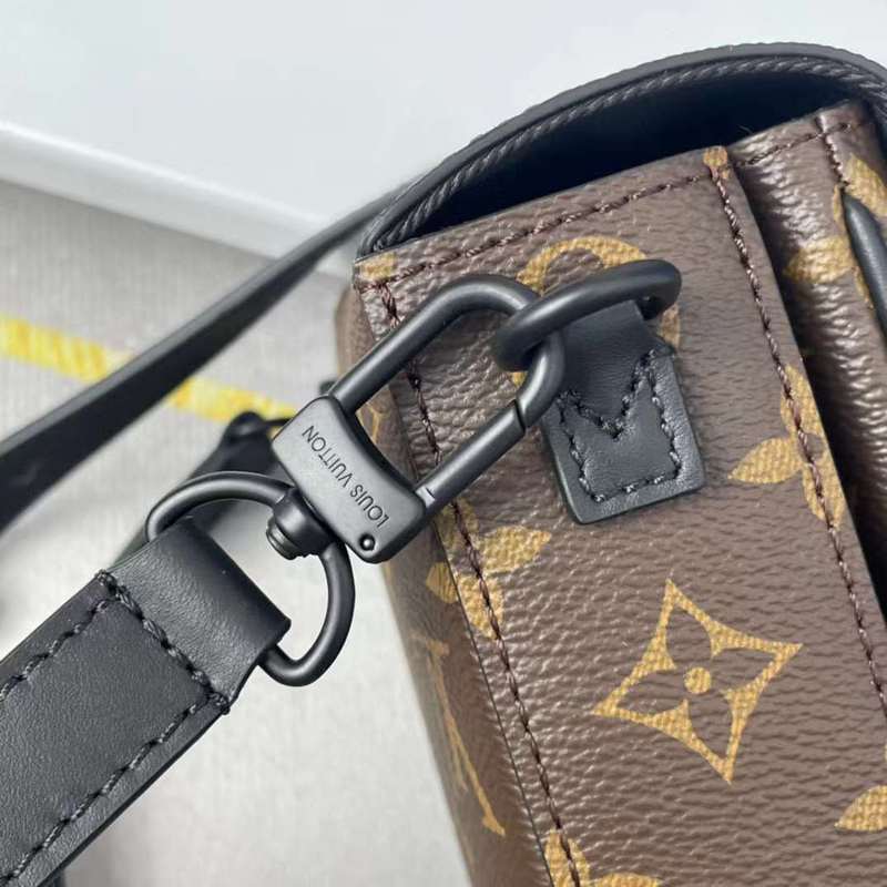 Handle and strap detail of statement refined women's handbag – women's designer-style accessory