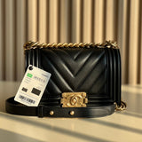  women's handbag, mid design, view 1