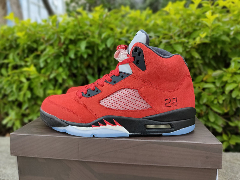 Nike Men's & Women's Designer Lifestyle Shoes — Style 212 front view