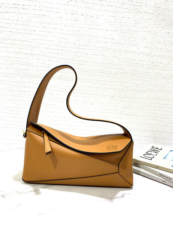 Ziva's Charm handbag – detail view (29cm*12cm*10cm)