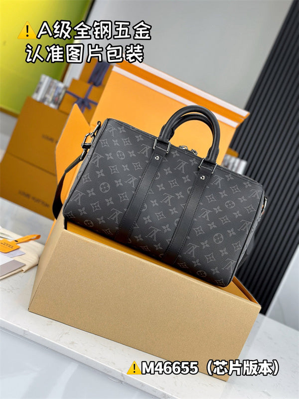  Polished crossbody bag carried on shoulder 10