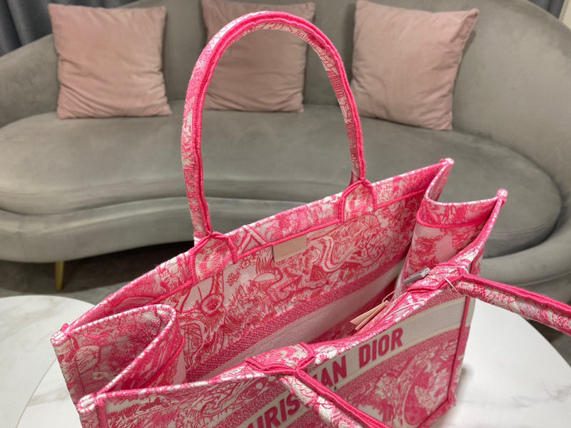 Front view of everyday-luxe statement women's handbag – women's luxury handbag