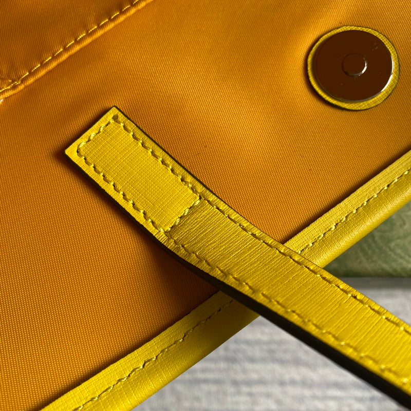 Side profile of modern premium women's handbag – women's everyday handbag