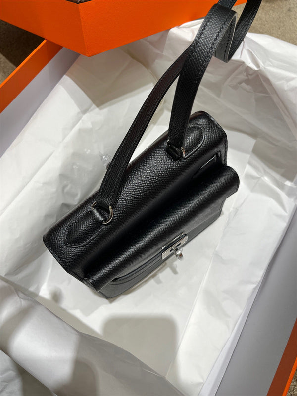  tote bag interior and compartment view 9