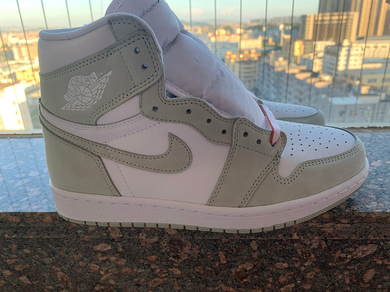 Nike Men's & Women's Luxury Lifestyle Trainers — Style 171 angle view