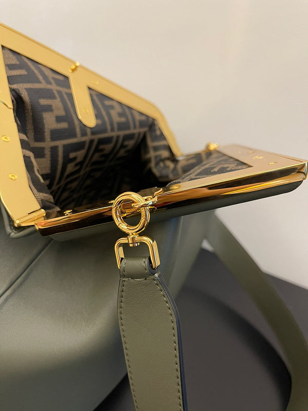 Ziva's Charm handbag – interior view (26cm*9.5cm*18cm)
