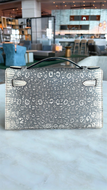  Contemporary shopper bag carried on shoulder 10