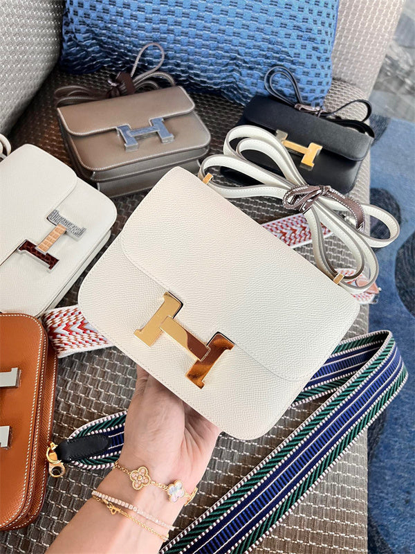  structured bag interior and compartment view