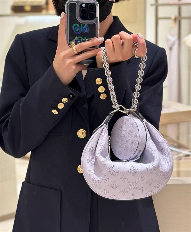  signature everyday bag detail view showing craftsmanship 8
