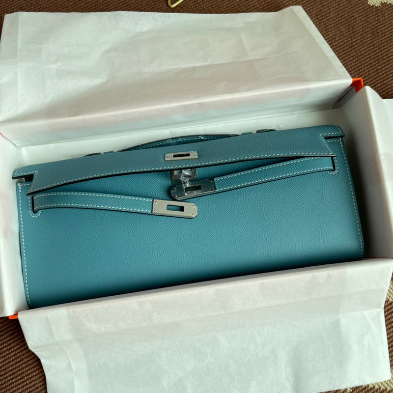 Versatile handbag styled for everyday wear