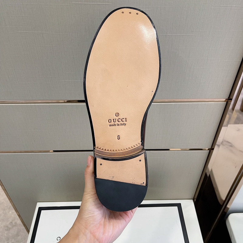 Side profile of Gucci soft grey sneakers chunky sole construction
