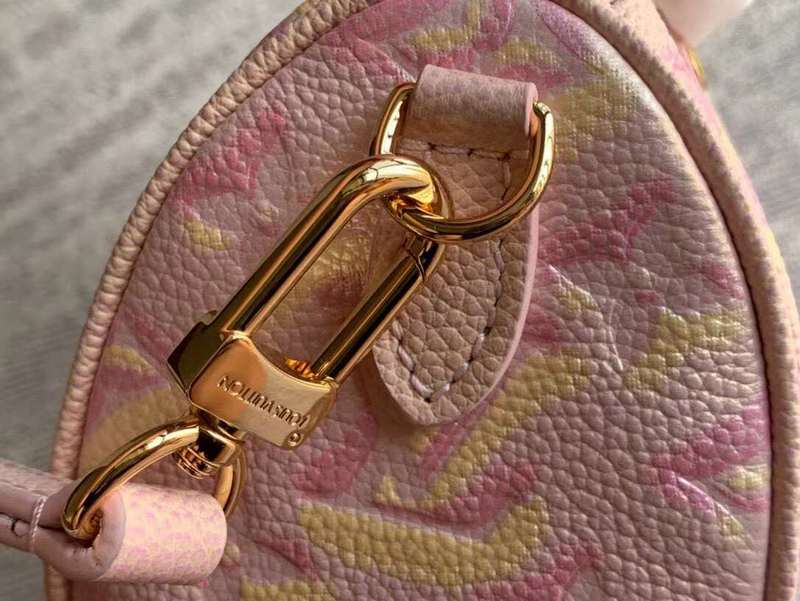 Handle and strap detail of chic everyday-luxe women's handbag – women's luxury accessory
