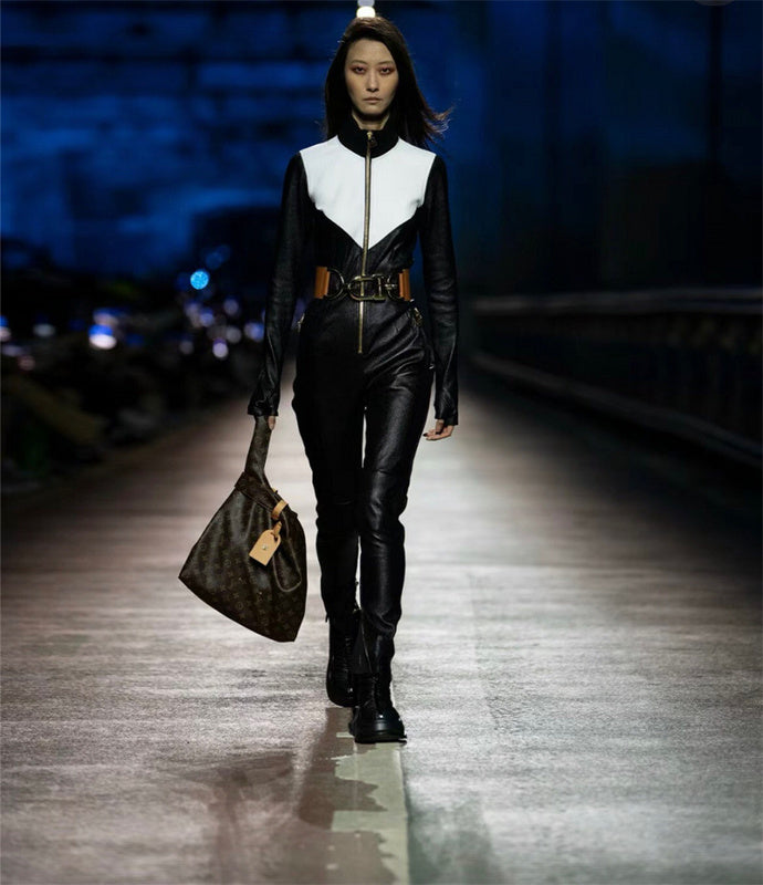  Chic satchel carried on shoulder