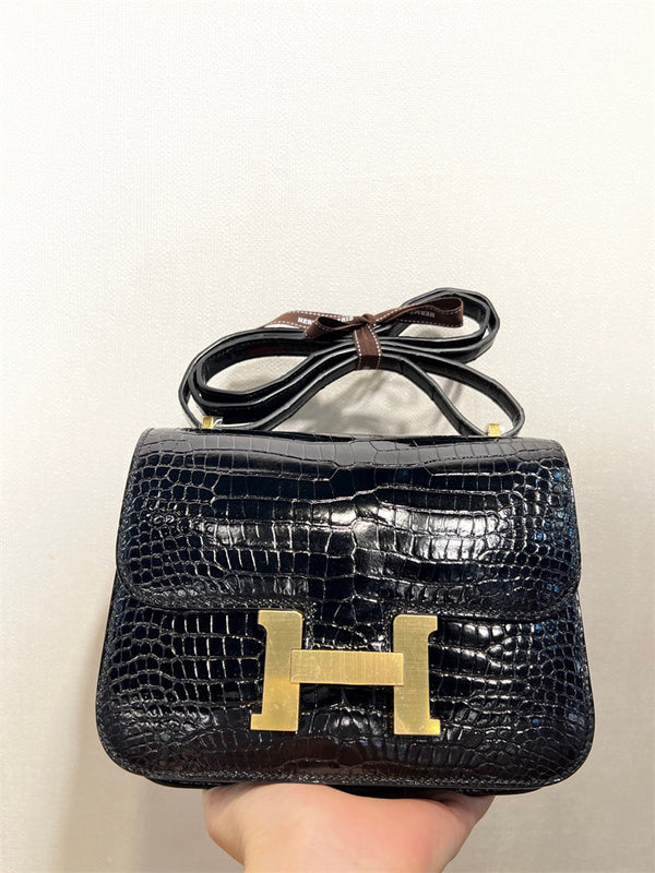  Smart shoulder bag carried on shoulder 10