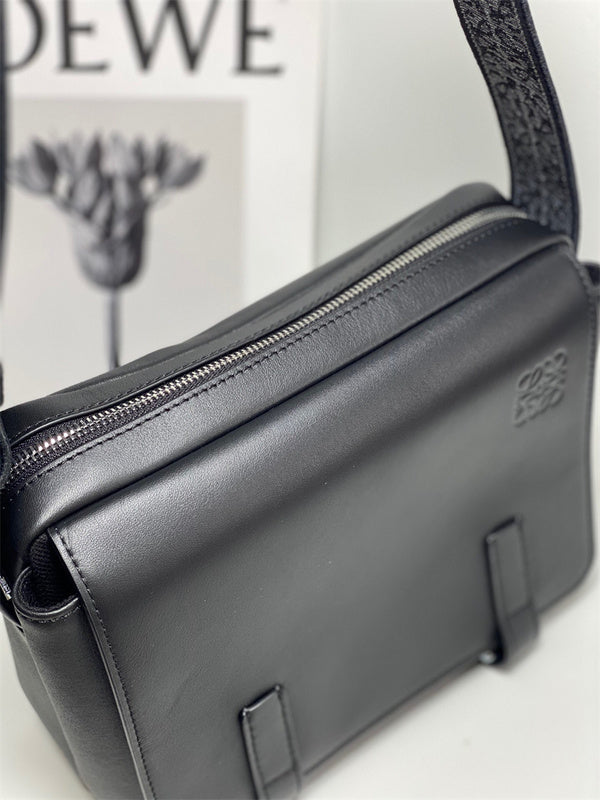 Ziva's Charm handbag – product shot (23cm*18cm*9cm)