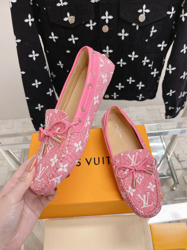 Louis Vuitton shoes Style 390 - texture and material detail