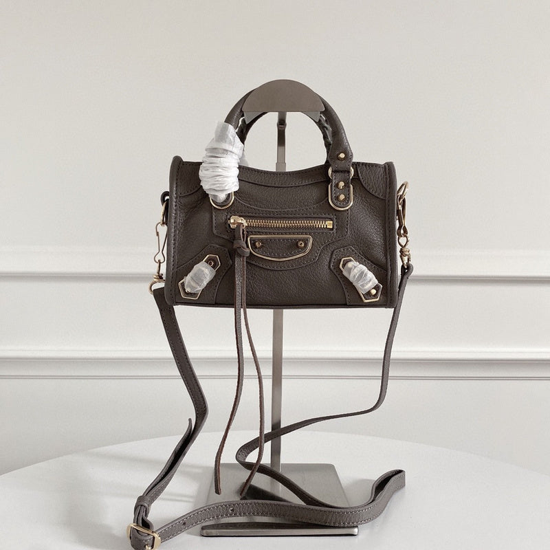 Zivas Charm Classic Sensibility Statement Handbag (Statement-Ready Design) – Angled View