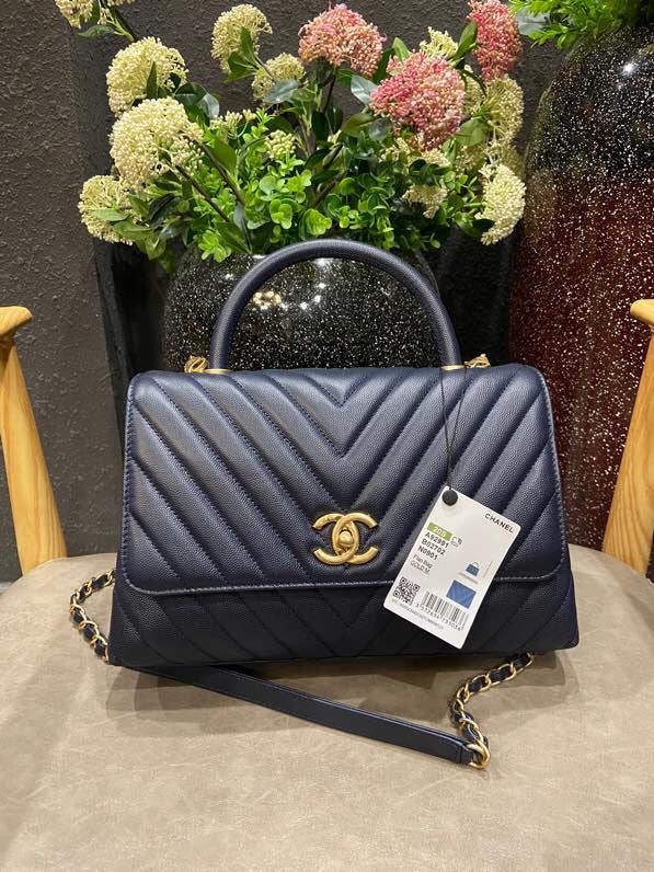  women's handbag, versatile design, view 3