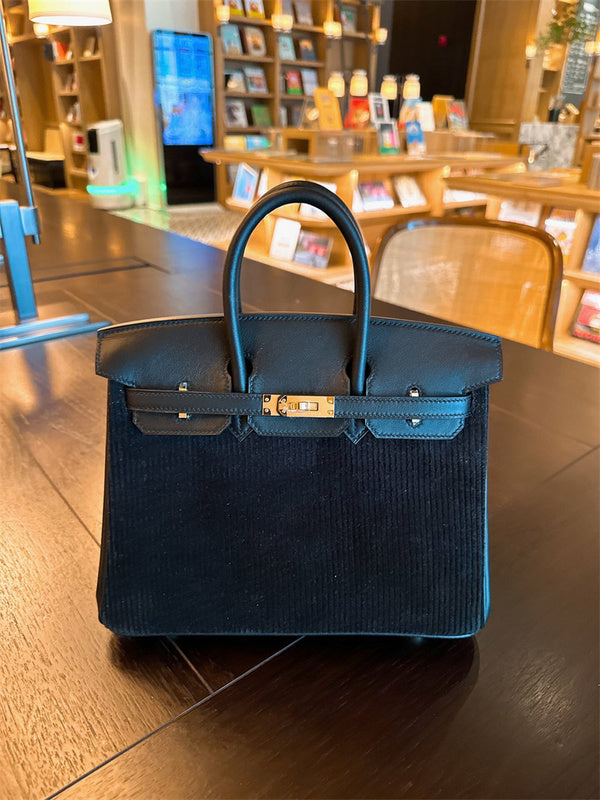  everyday bag interior and compartment view
