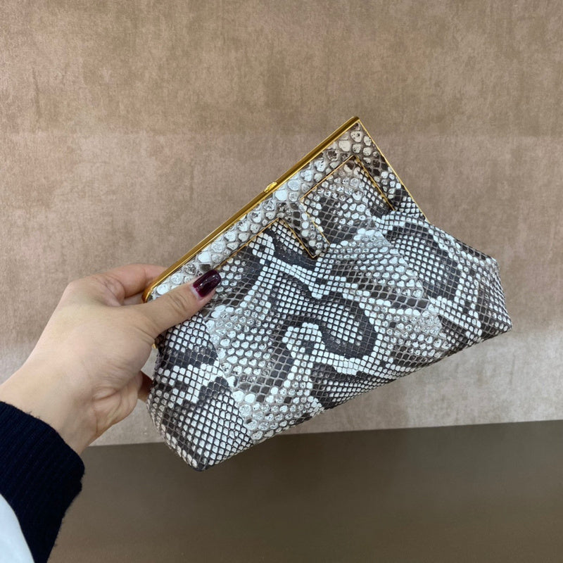Ziva's Charm handbag – front view (Standard Size)