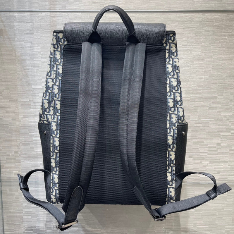 Handle and strap detail of sleek refined women's handbag – women's designer-style accessory