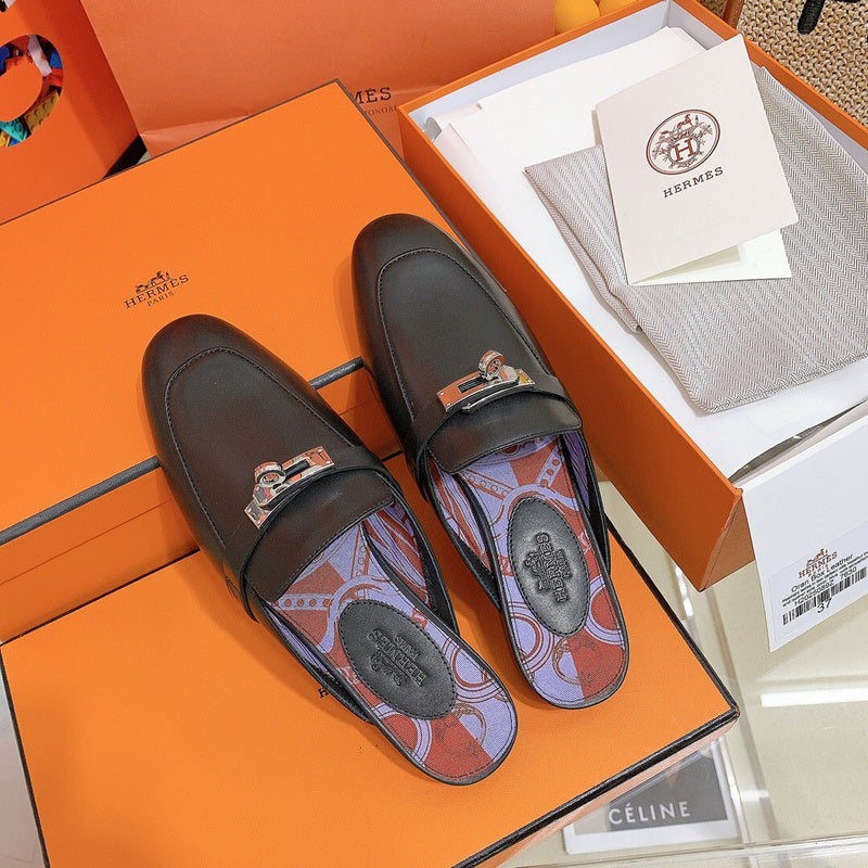 Hermès Grey Low-Top Sneakers - Angled View
