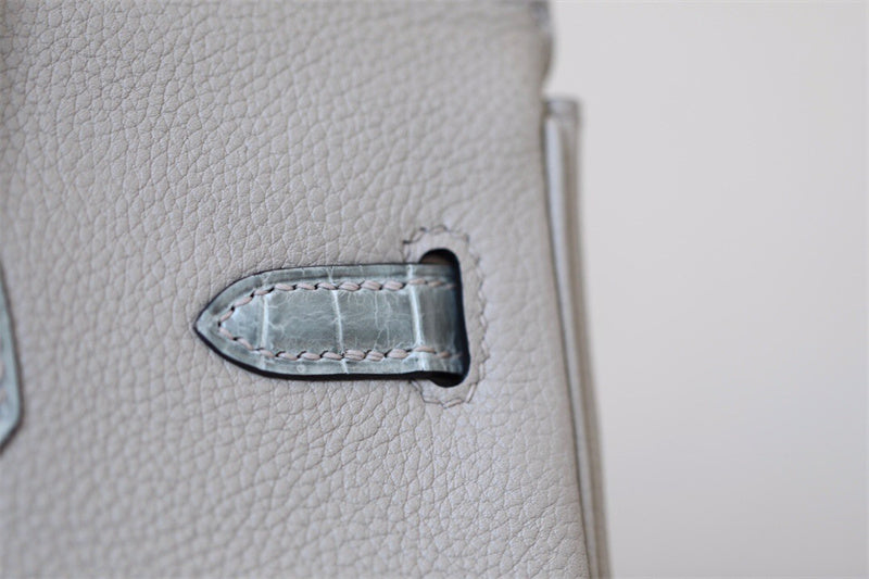  Sophisticated handbag front view 7