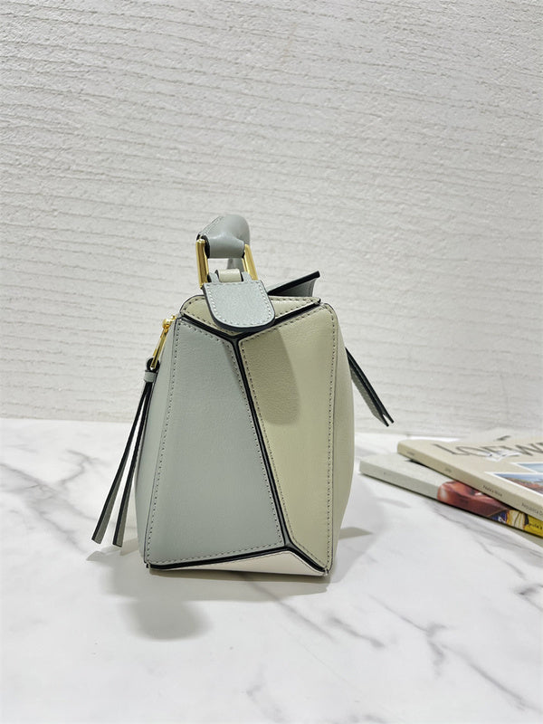 Ziva's Charm handbag – product shot (24cm*16cm*10cm)