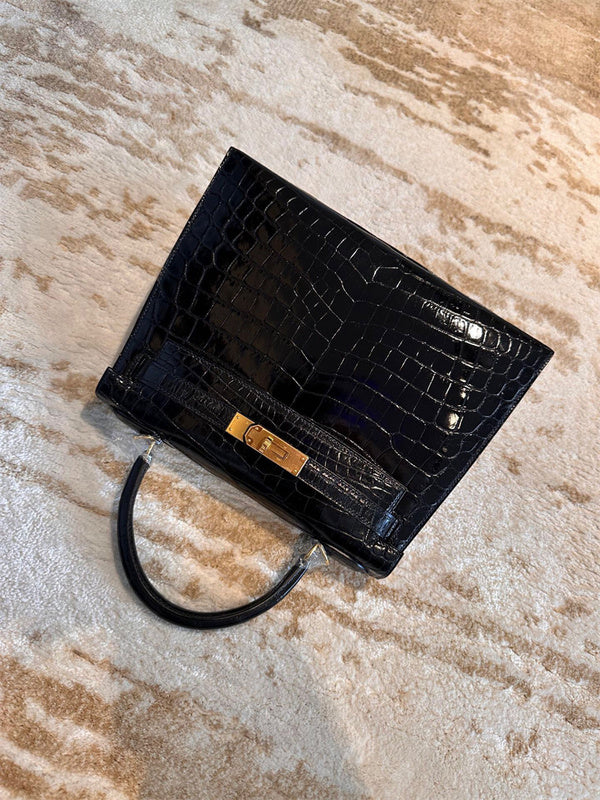  Classic everyday bag front view 13