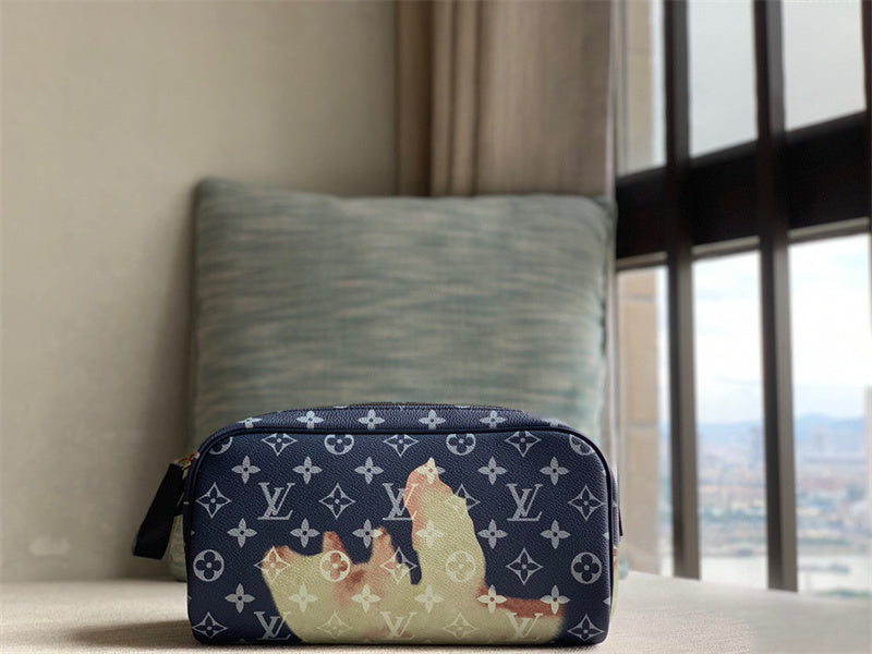 Chic shoulder bag front view