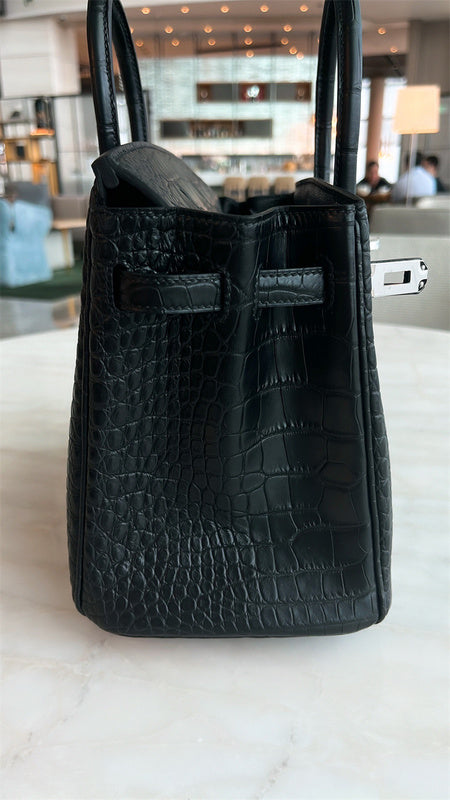  structured bag interior and compartment view 15
