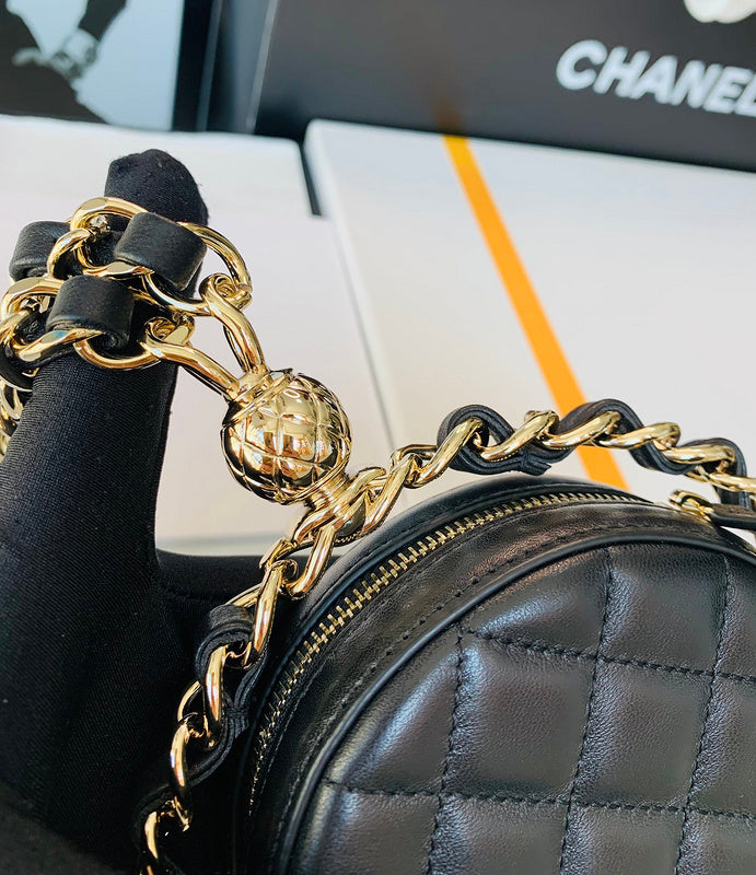  handbag, compact everyday style, image 2