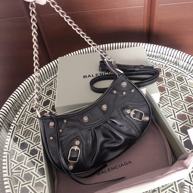 Styled lifestyle shot of statement everyday-luxe women's handbag – women's premium purse