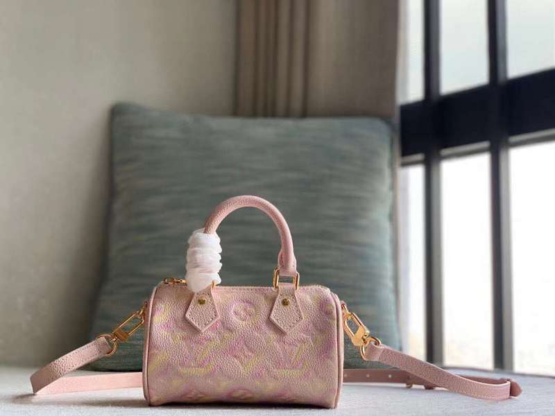Side profile of chic everyday-luxe women's handbag – women's luxury accessory