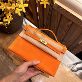  Streamlined structured bag carried on shoulder