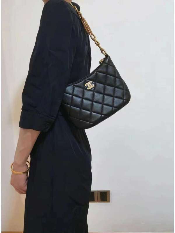 Zivas Charm Signature Style Luxury Handbag (Polished Everyday Piece) – Detail View