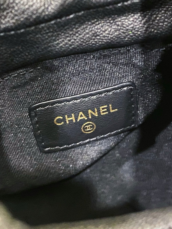  women's handbag, spacious design, view 3