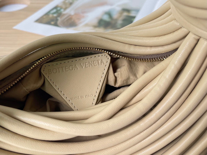 Elegant Faux Leather Handbag - Understated Luxury Look | Women's Fashion Handbag #1659 - hardware and detail close-up (image 5) of designer-inspired handbag