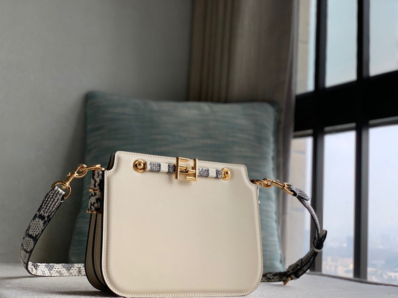 Ziva's Charm handbag – product shot (26.5cm*19cm*10cm)