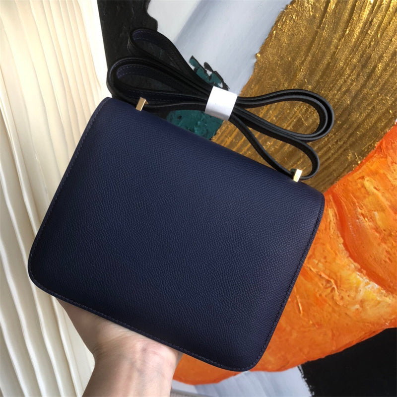  Classic carryall bag front view 7