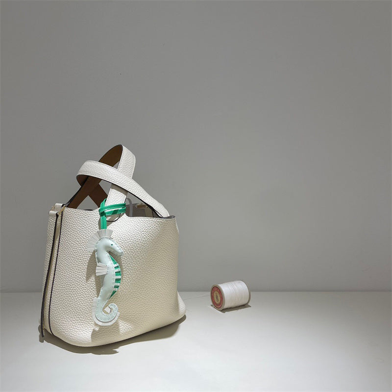  Modern everyday bag front view 7
