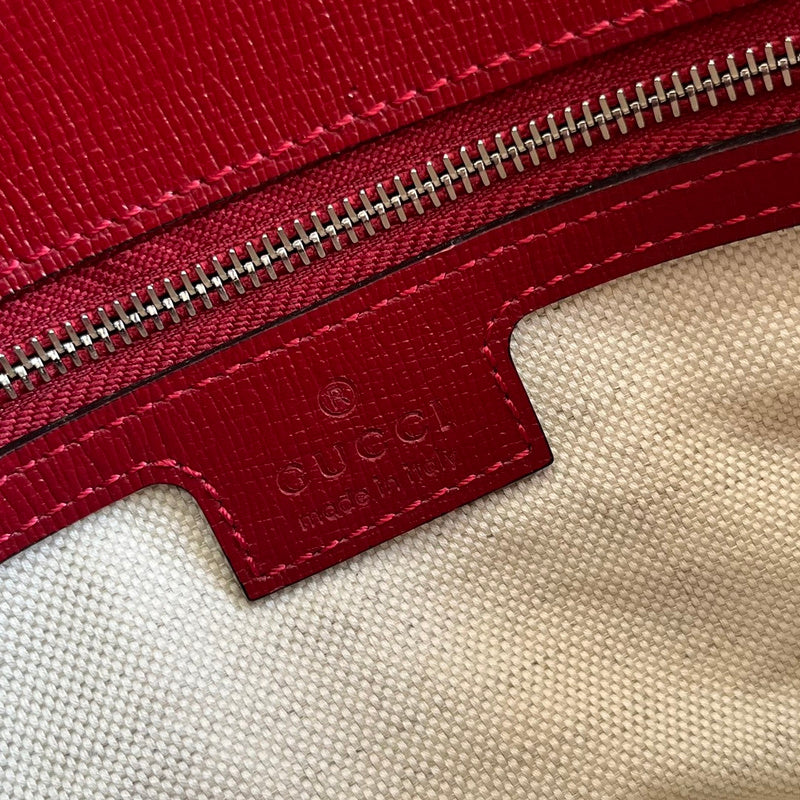 Side profile of chic classic women's handbag – women's luxury accessory