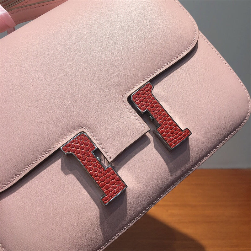  everyday shopper bag detail view showing craftsmanship