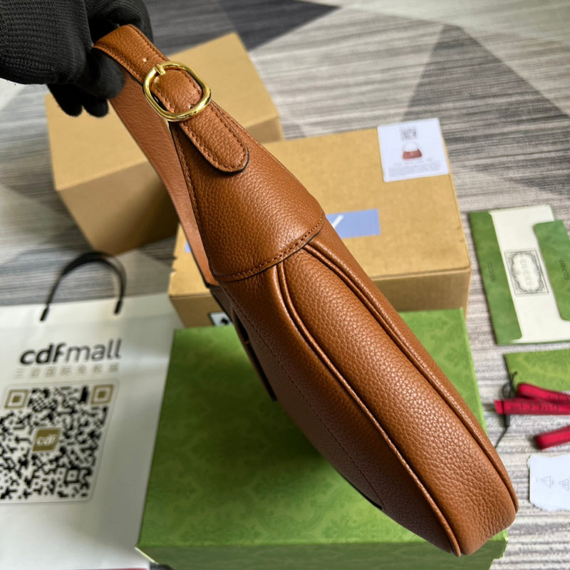 Front view of classic modern women's handbag – women's luxury accessory