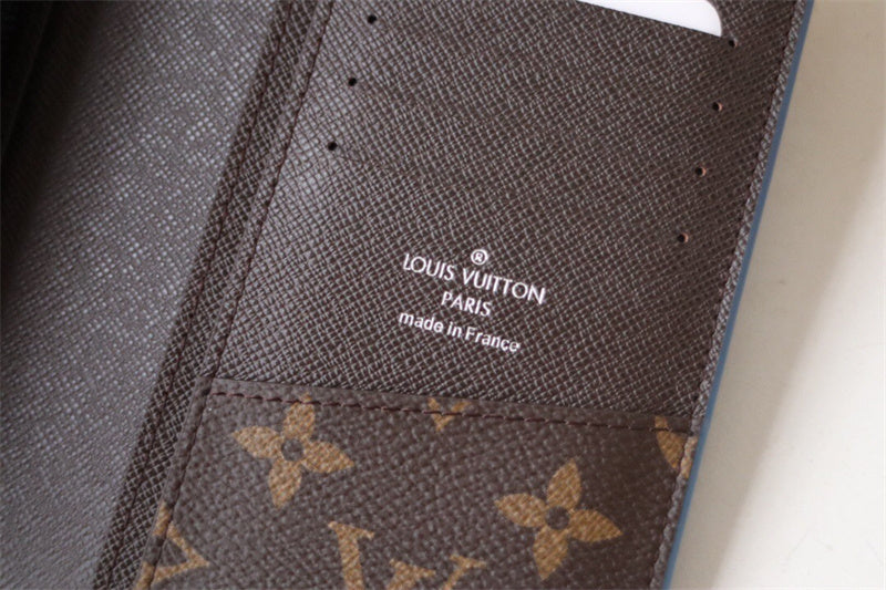  shoulder bag interior and compartment view 9