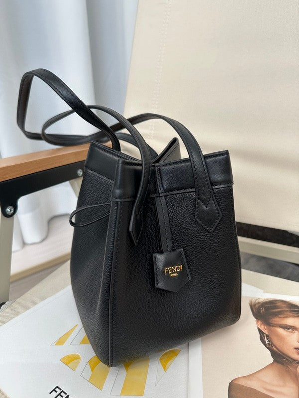 Ziva's Charm handbag – close-up view (15cm*18.5cm*18cm)