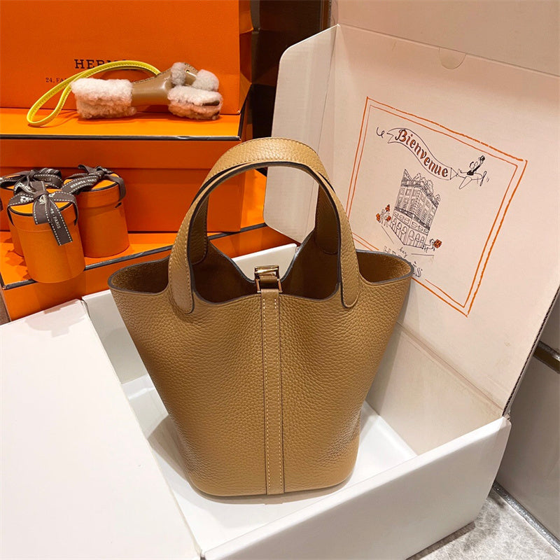  everyday bag interior and compartment view 93