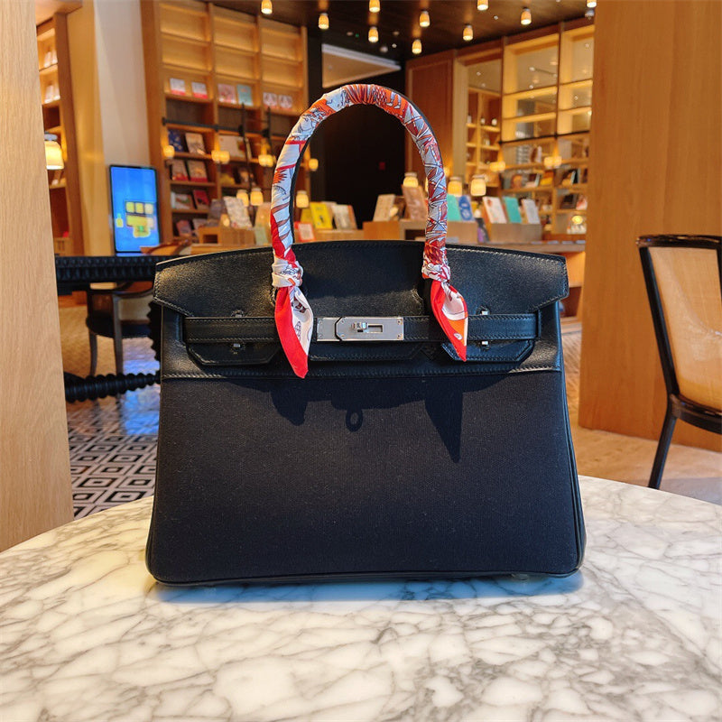  Graceful crossbody bag carried on shoulder 10